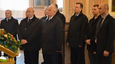Представили Минпрома возложили цветы на Военном кладбище в Минске