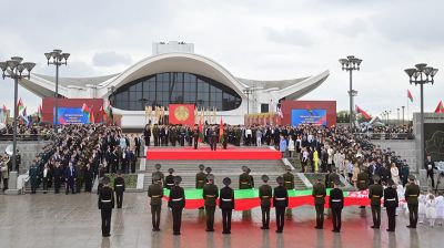 Лукашенко принял участие в торжественном ритуале чествования государственных символов