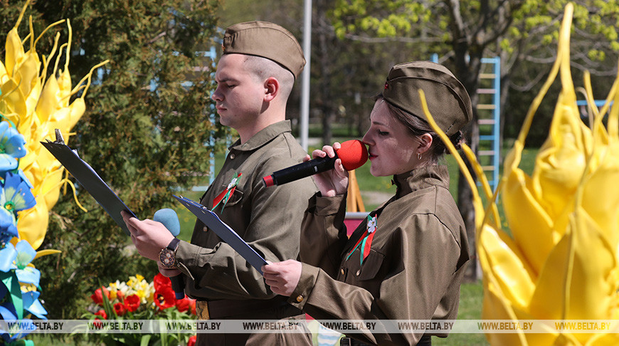Молодежь Могилева поздравила ветеранов танцевальным флешмобом