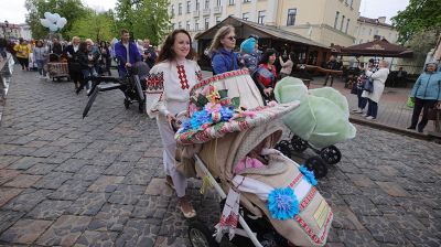 Мамы с колясками прошли парадом по улицам Гродно