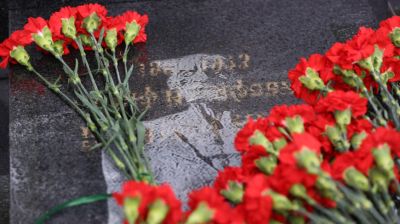 Памятник единственному выжившему хатынцу Иосифу Каминскому открыли в Логойске