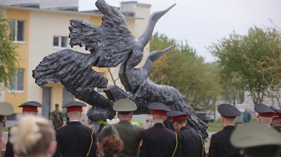 В Барановичах открыли мемориал в честь погибших летчиков Андрея Ничипорчика и Никиты Куконенко