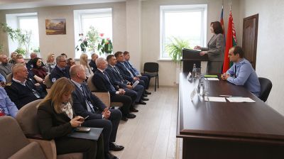 Наталья Кочанова посетила Минский завод гражданской авиации №407