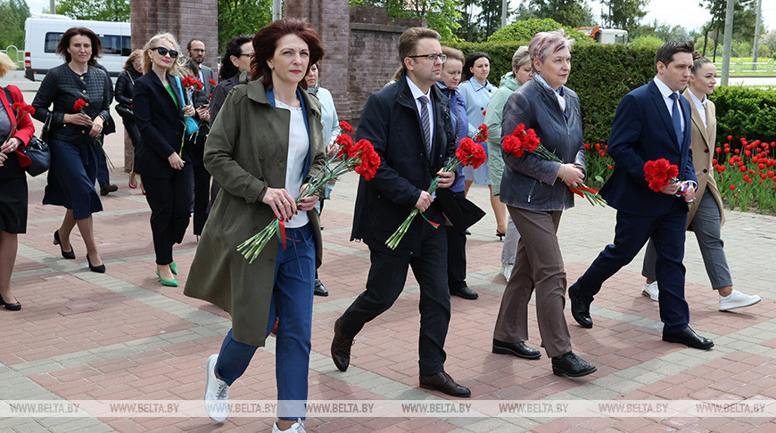 Руководители Белстата и Росстата возложили цветы на МК "Буйничское поле"