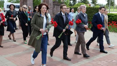 Руководители Белстата и Росстата возложили цветы на МК "Буйничское поле"