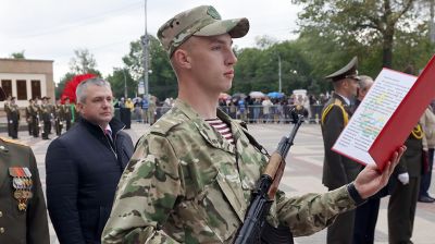 Более ста новобранцев дали клятву на верность белорусскому народу в Гомеле