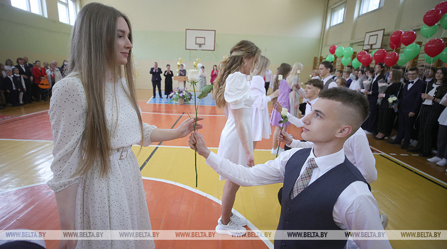 Последний звонок прозвенел для выпускников гродненской гимназии №10