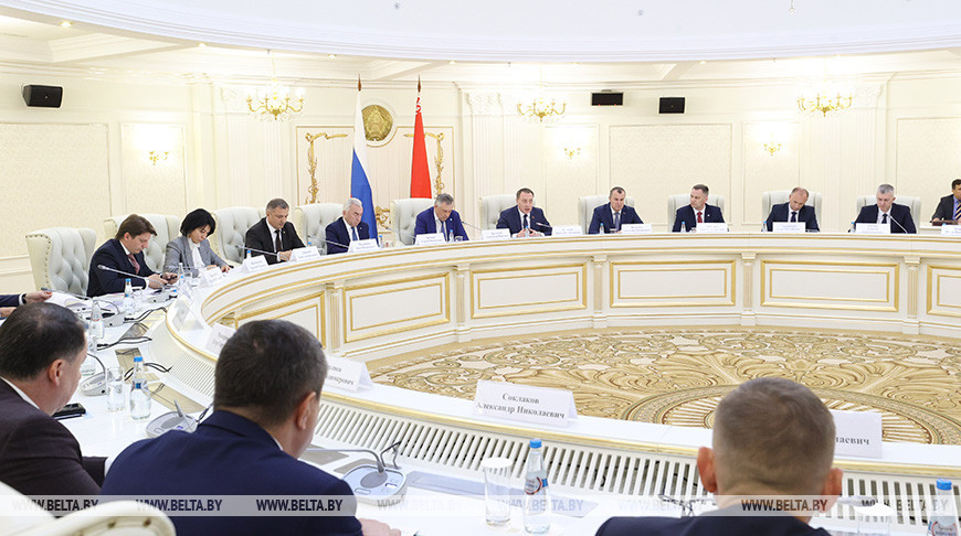 Заседание Совместной комиссии по развитию сотрудничества Беларуси и Ленинградской области проходит в Минске