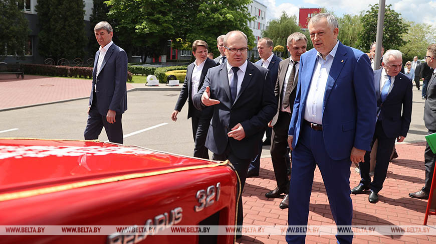 Губернатор Ленинградской области посетил Бобруйский завод тракторных деталей и агрегатов