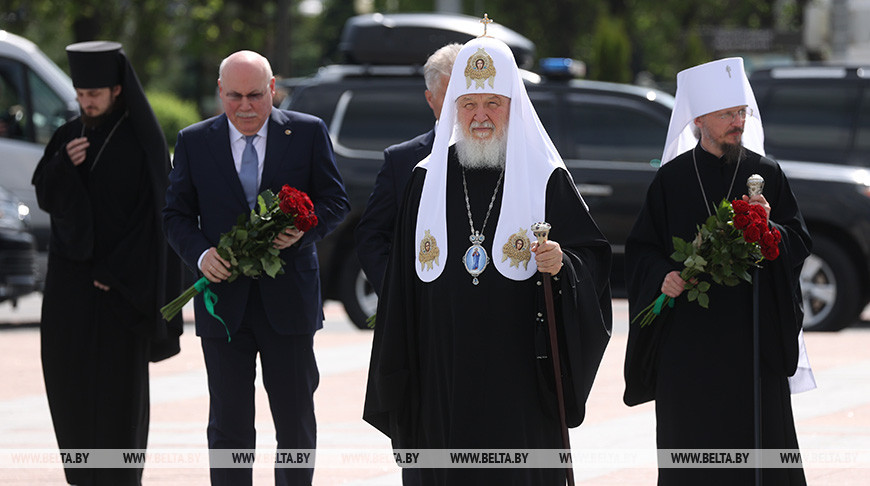 Патриарх Московский и всея Руси Кирилл возложил венок к монументу Победы в Минске