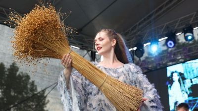 Коллекцию одежды белорусских дизайнеров презентовали на фестивале "Вытокi. Крок да Алiмпу"