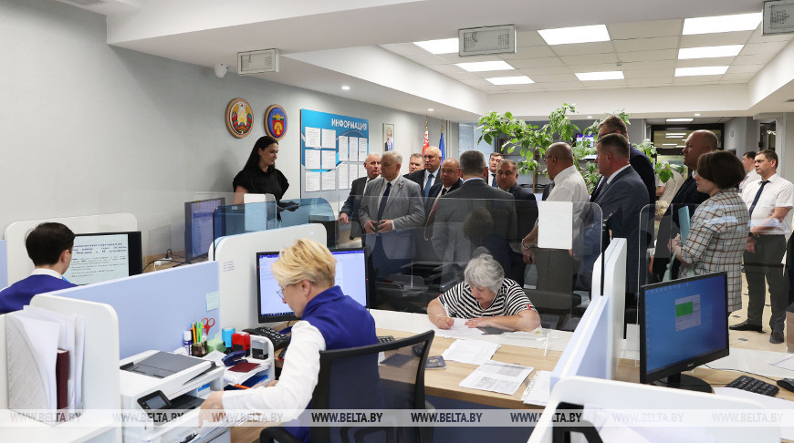 Участники семинара-совещания посетили службу "одно окно" Минского райисполкома