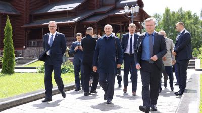 Участники парламентской конференции по исторической памяти посетили Всехсвятский храм