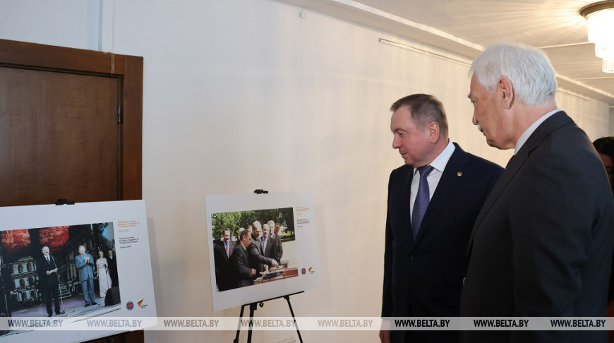 Выставка, посвященная 30-летию установления дипотношений между Беларусью и Россией, открылась в МИД