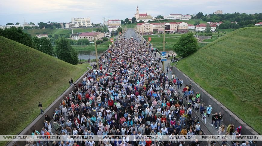 В Гродно прошла процессия в честь праздника Божьего Тела