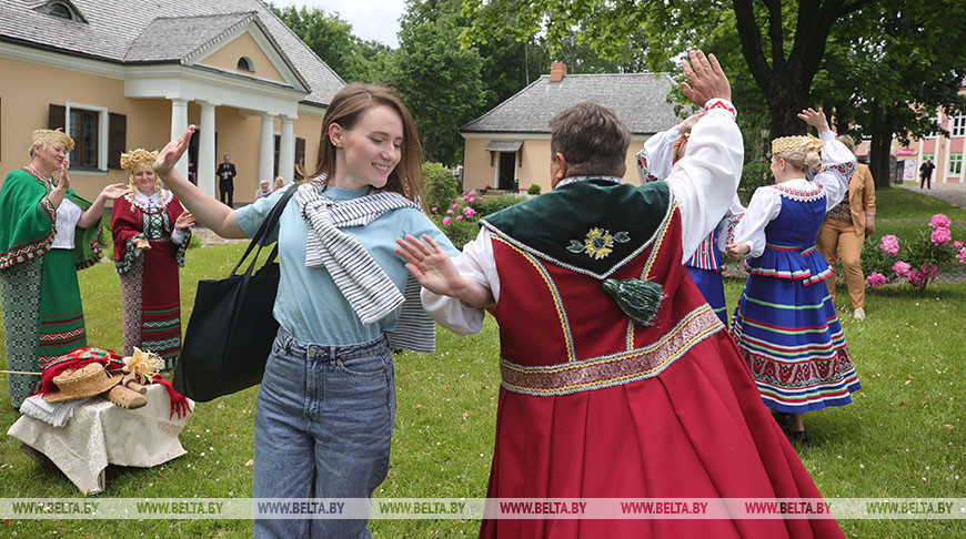 Пресс-туром по знаковым местам Новогрудка открылся фестиваль "Вытокi. Крок да Алiмпу"