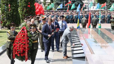 Венки к братской могиле воинов-освободителей возложили в Гомеле