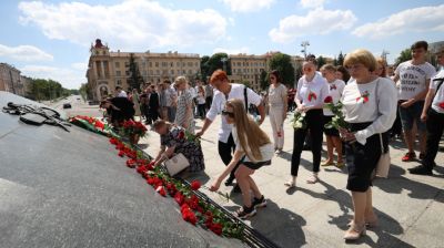 Возложение цветов к монументу Победы прошло в Минске в День молодежи и студенчества