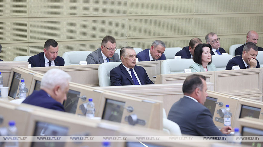 Заседание восьмой сессии прошло в Совете Республики