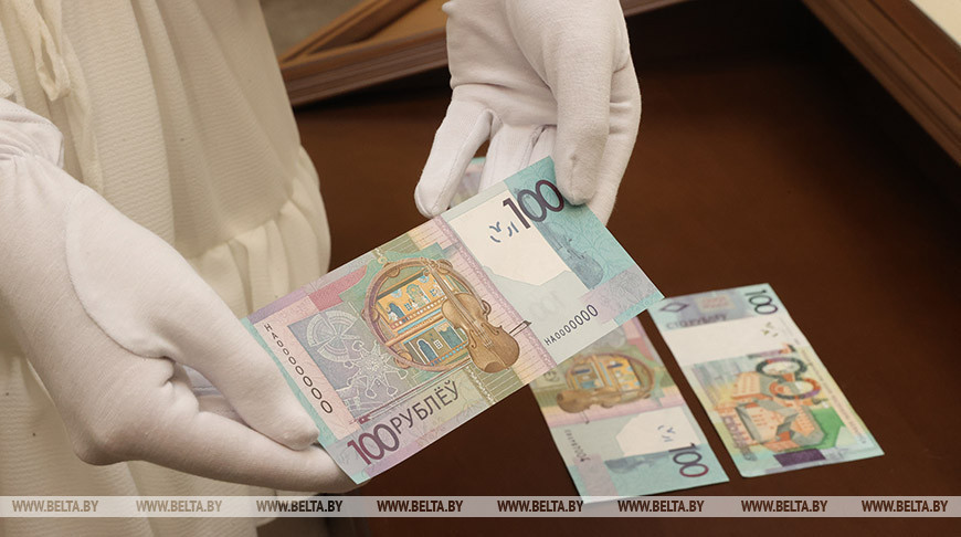 Нацбанк Беларуси презентовал обновленные банкноты номиналом Br100