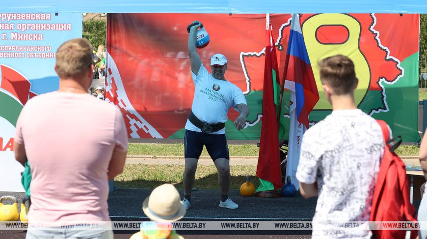 Белорусско-российский тандем Сергея Мацкевича и Алексея Канарейкина пробует установить рекорды в гиревом спорте