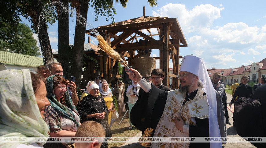 Митрополит Минский и Заславский Вениамин освятил самый большой в Беларуси колокол