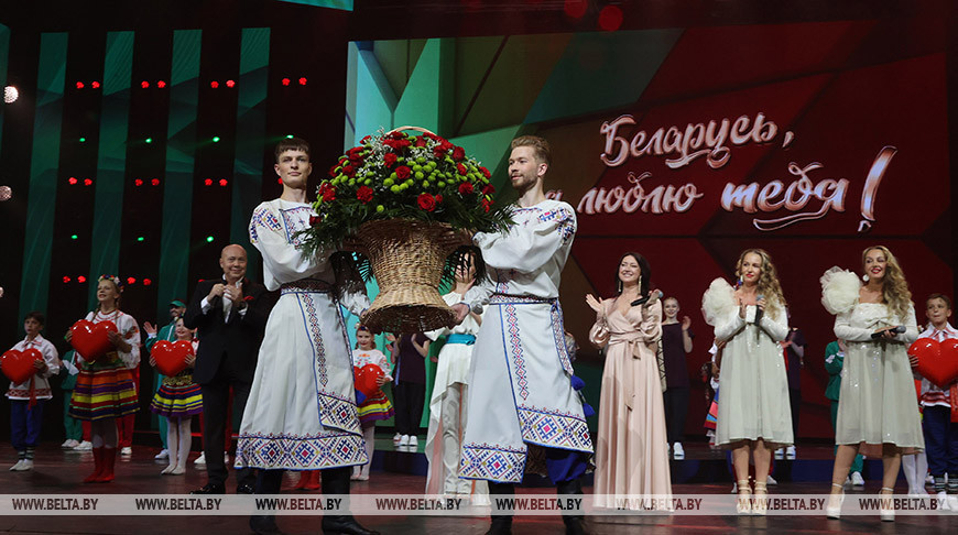 Лукашенко принял участие в торжественном собрании по случаю Дня Независимости
