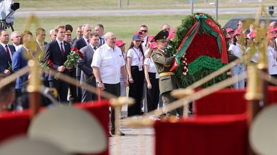Лукашенко принял участие в торжественном мероприятии на Кургане Славы
