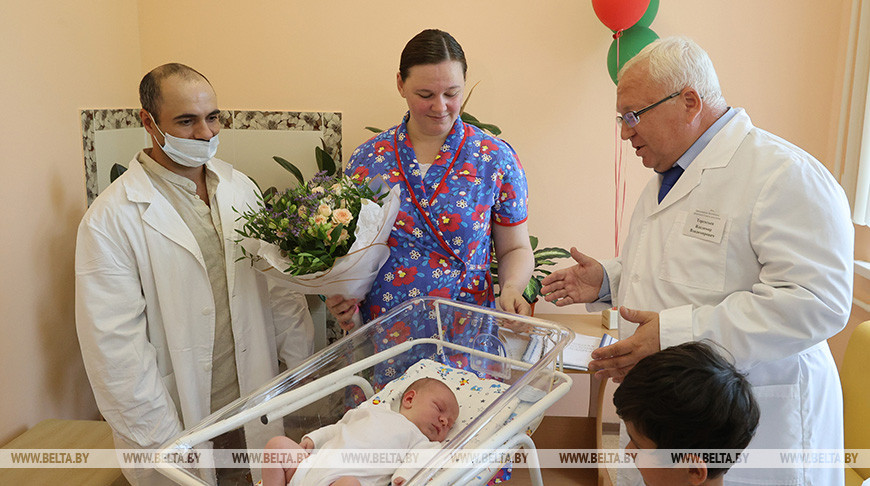 В Витебске чествовали рожденного в День Независимости малыша и его маму