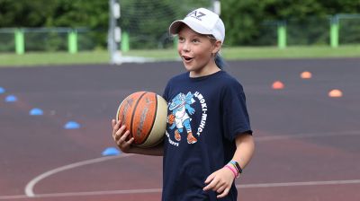 Юные баскетболисты отдыхают и тренируются в оздоровительном лагере "На ростанях"
