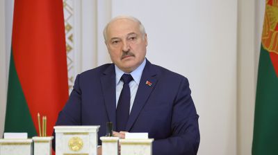 Работу здравоохранения в условиях санкций и подготовку врачей обсудили на совещании у Лукашенко