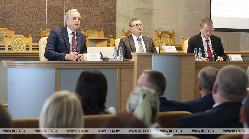 Сергеенко провел заседание Дзержинского райисполкома по вопросам реализации требований Директивы Президента