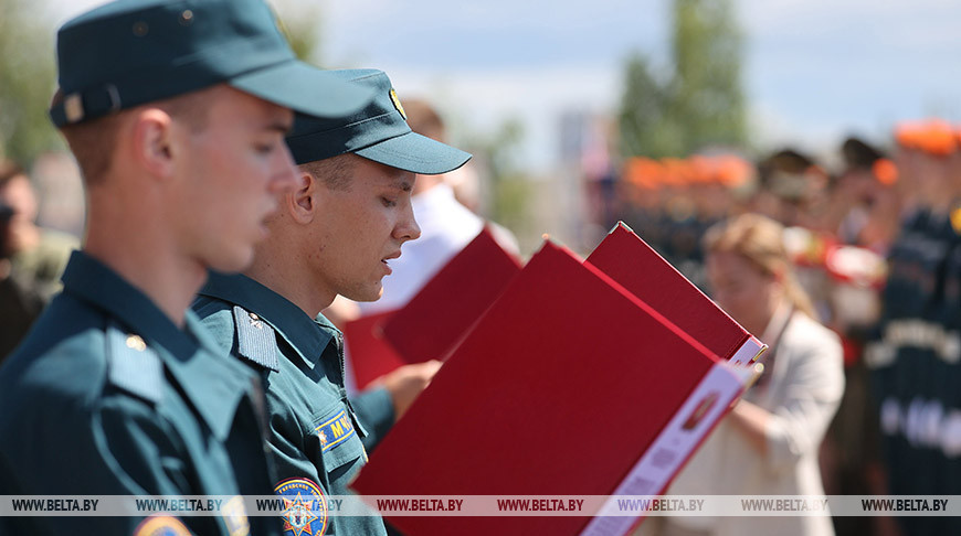 Церемония принятия присяги спасателями Минского гарнизона прошла в Университете гражданской защиты МЧС