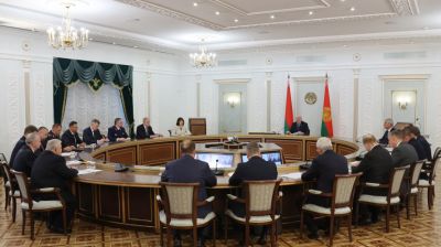 Лукашенко собрал селекторное совещание по уборочной кампании