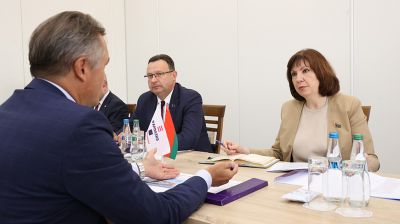 Кочанова посетила предприятие "Фармлэнд"