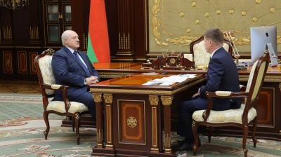 Лукашенко провел рабочую встречу с послом Беларуси в КНР