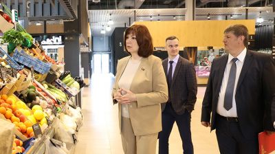 Кочанова посетила фермерский рынок "Валерьяново"