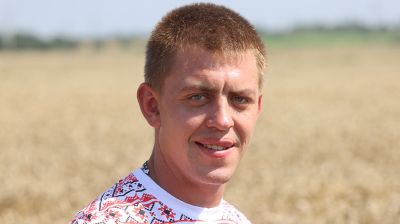 Первый тысячник среди молодежных экипажей на уборке зерна появился в Витебской области