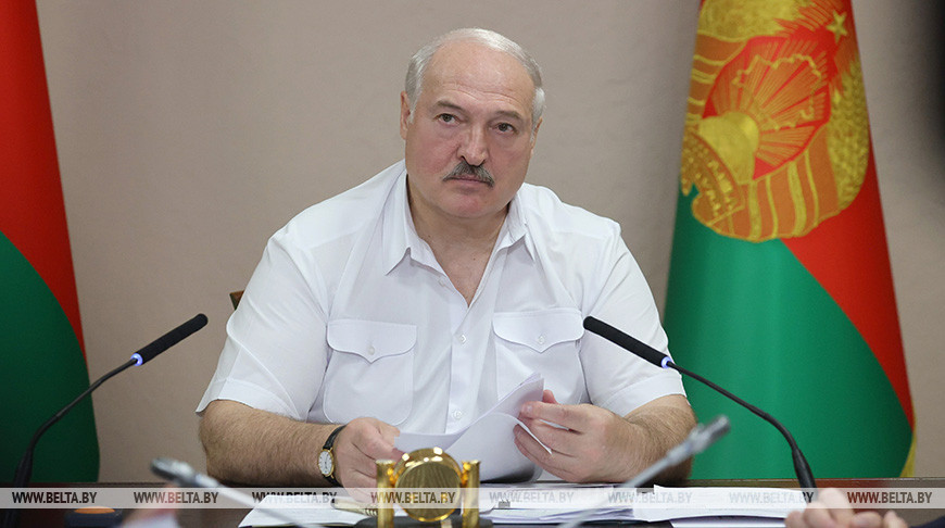 Лукашенко провел совещание о работе агропромышленных объединений Витебской области