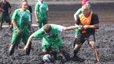 Республиканский турнир по торфяному футболу прошел в Пуховичском районе