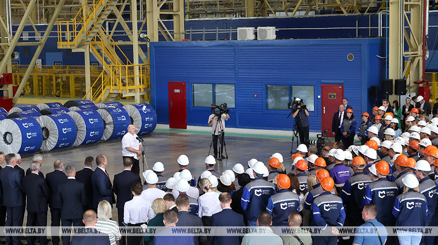 Лукашенко посетил Миорский металлопрокатный завод