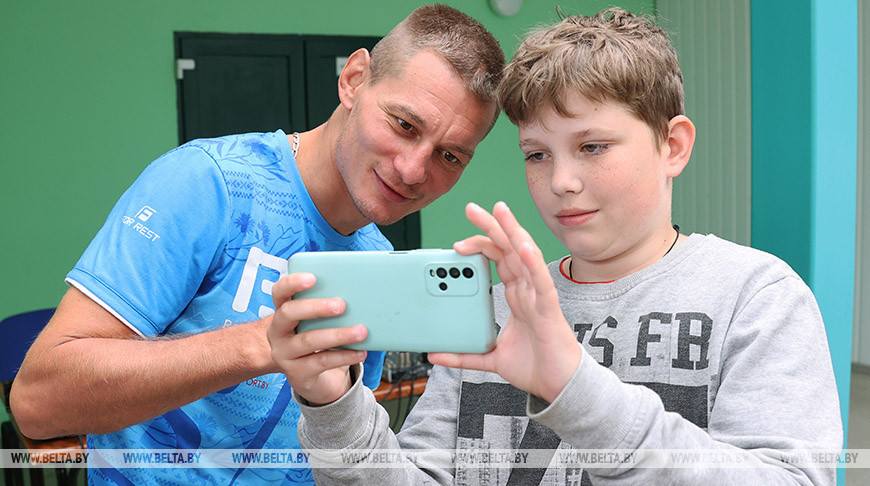 Чемпион мира по муай-тай Андрей Кулебин пообщался с детьми в лагере "Планета"