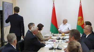 Лукашенко изучил ситуацию с крупными минскими долгостроями и посетил мотовелозавод