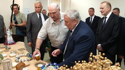 Лукашенко посетил НПЦ НАН Беларуси по земледелию
