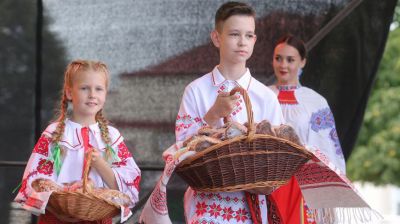 Свислочь принимает первый в Беларуси каравай-фест "Бацькава булка"