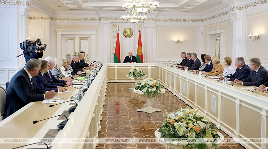 Лукашенко представил Юрия Назарова в должности управделами Президента