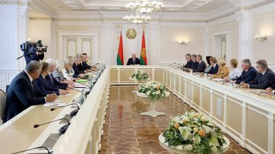 Лукашенко представил Юрия Назарова в должности управделами Президента