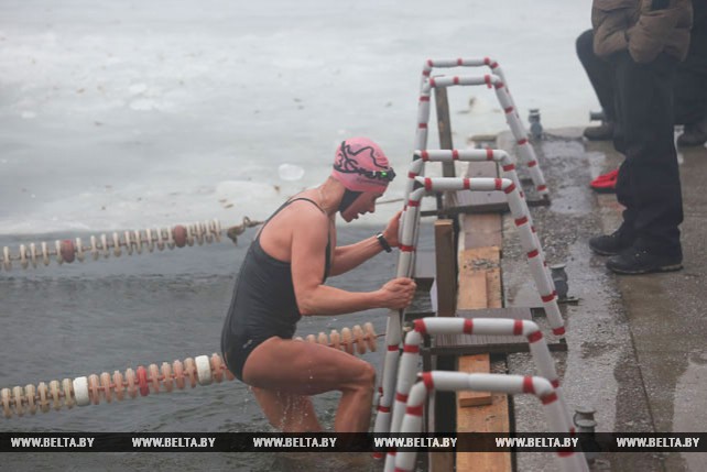 Кубок по спортивному зимнему плаванию проходит в Минске