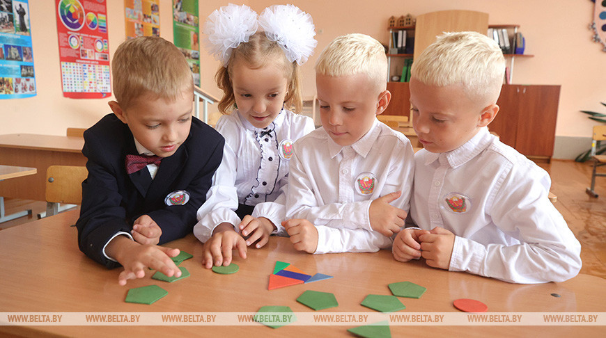 В Новогрудке в первый класс идут четыре пары двойняшек