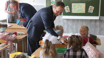 Головченко принял участие в линейке, посвященной Дню знаний в Вишовской средней школе